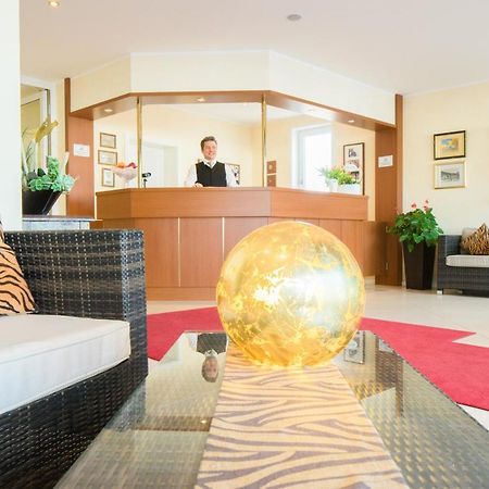 Airhotel Royal Landstuhl Bagian luar foto