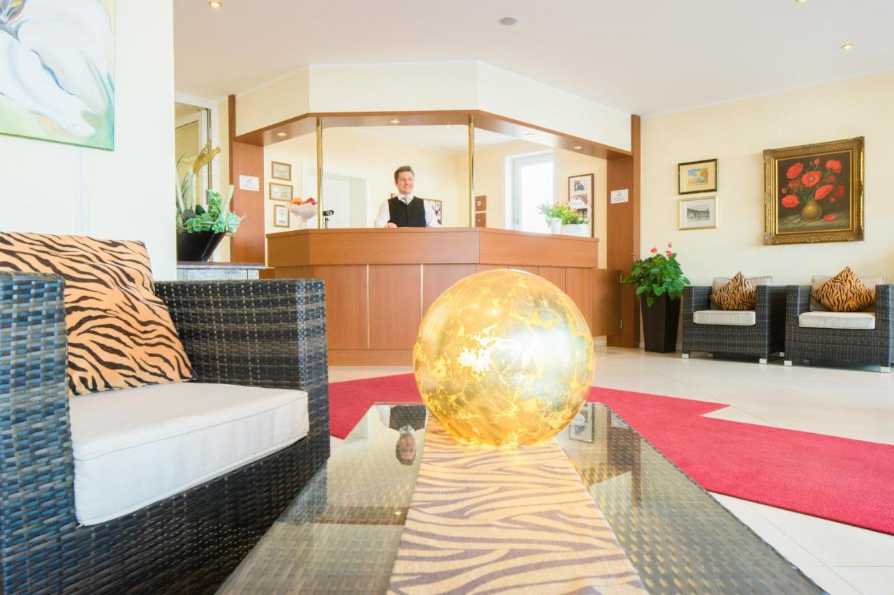 Airhotel Royal Landstuhl Bagian luar foto
